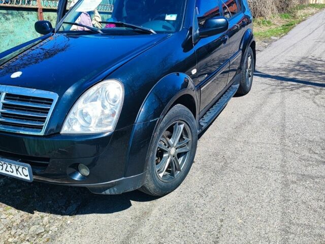 Черный Cанг Йонг Рекстон, объемом двигателя 2.7 л и пробегом 320 тыс. км за 7300 $, фото 8 на Automoto.ua