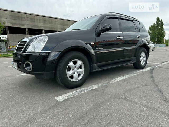 Чорний Cанг Йонг Rexton, об'ємом двигуна 2.7 л та пробігом 170 тис. км за 9000 $, фото 4 на Automoto.ua