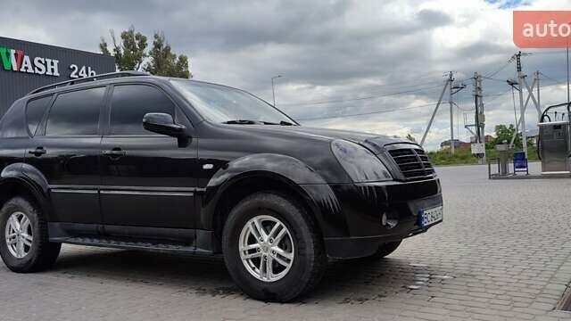 Черный Cанг Йонг Рекстон, объемом двигателя 2.7 л и пробегом 230 тыс. км за 8000 $, фото 1 на Automoto.ua