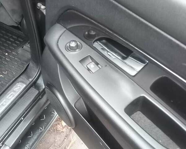 Черный Cанг Йонг Рекстон, объемом двигателя 2.7 л и пробегом 99 тыс. км за 10700 $, фото 10 на Automoto.ua