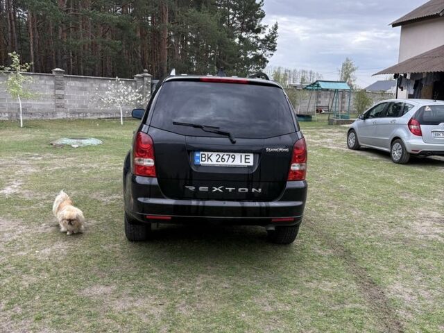 Черный Cанг Йонг Рекстон, объемом двигателя 2.7 л и пробегом 163 тыс. км за 8200 $, фото 4 на Automoto.ua