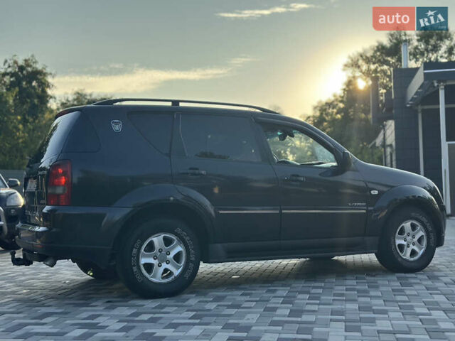 Чорний Cанг Йонг Rexton, об'ємом двигуна 2.7 л та пробігом 371 тис. км за 8900 $, фото 2 на Automoto.ua
