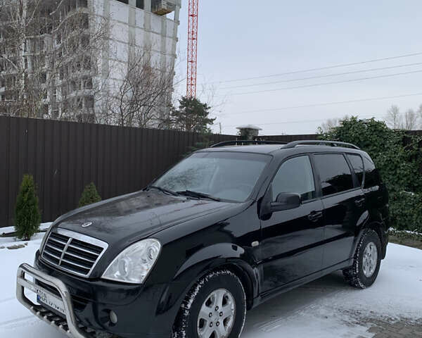 Черный Cанг Йонг Рекстон, объемом двигателя 2.7 л и пробегом 232 тыс. км за 6600 $, фото 2 на Automoto.ua