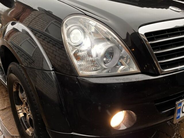 Чорний Cанг Йонг Rexton, об'ємом двигуна 2.7 л та пробігом 270 тис. км за 7000 $, фото 1 на Automoto.ua