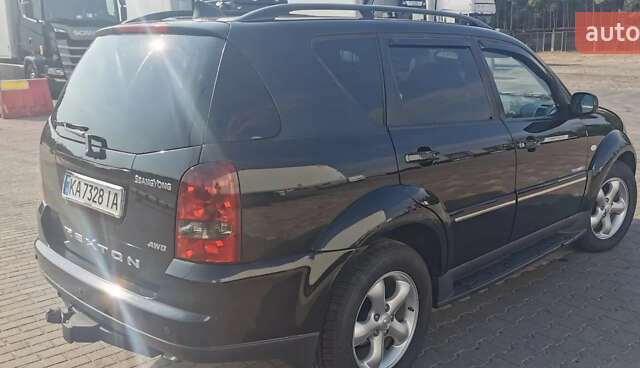 Чорний Cанг Йонг Rexton, об'ємом двигуна 2.7 л та пробігом 211 тис. км за 10700 $, фото 1 на Automoto.ua