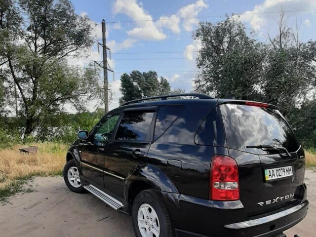 Черный Cанг Йонг Рекстон, объемом двигателя 2.7 л и пробегом 227 тыс. км за 7700 $, фото 1 на Automoto.ua