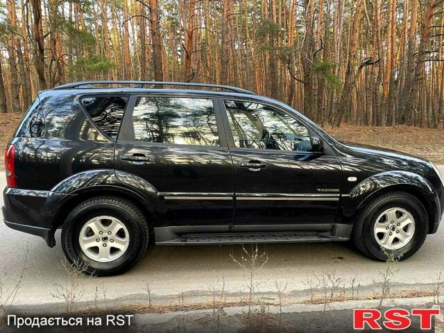 Черный Cанг Йонг Рекстон, объемом двигателя 2.7 л и пробегом 188 тыс. км за 7999 $, фото 2 на Automoto.ua