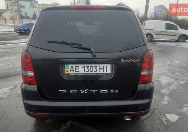 Чорний Cанг Йонг Rexton, об'ємом двигуна 2.7 л та пробігом 190 тис. км за 8600 $, фото 4 на Automoto.ua