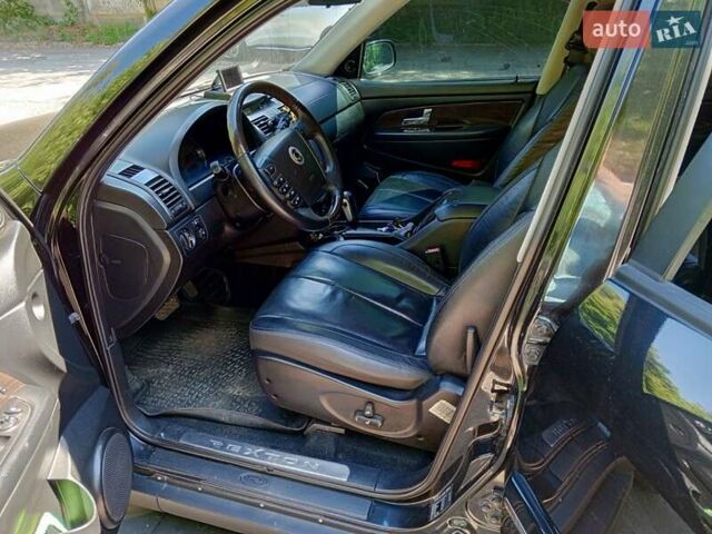 Чорний Cанг Йонг Rexton, об'ємом двигуна 2.7 л та пробігом 321 тис. км за 7500 $, фото 11 на Automoto.ua
