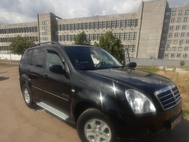 Черный Cанг Йонг Рекстон, объемом двигателя 2.7 л и пробегом 227 тыс. км за 7700 $, фото 3 на Automoto.ua