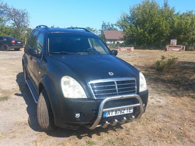 Чорний Cанг Йонг Rexton, об'ємом двигуна 2.7 л та пробігом 300 тис. км за 2200 $, фото 1 на Automoto.ua