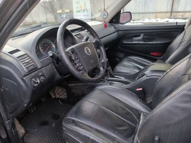 Черный Cанг Йонг Рекстон, объемом двигателя 2.7 л и пробегом 206 тыс. км за 6900 $, фото 5 на Automoto.ua