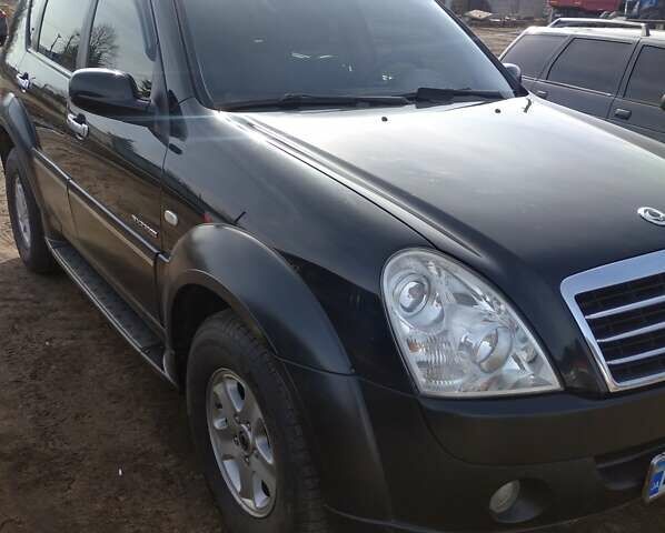 Черный Cанг Йонг Рекстон, объемом двигателя 2.7 л и пробегом 228 тыс. км за 8000 $, фото 3 на Automoto.ua