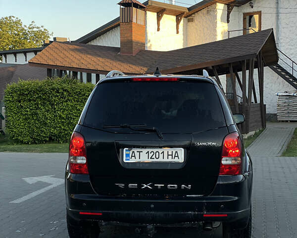 Чорний Cанг Йонг Rexton, об'ємом двигуна 2.7 л та пробігом 215 тис. км за 8500 $, фото 3 на Automoto.ua