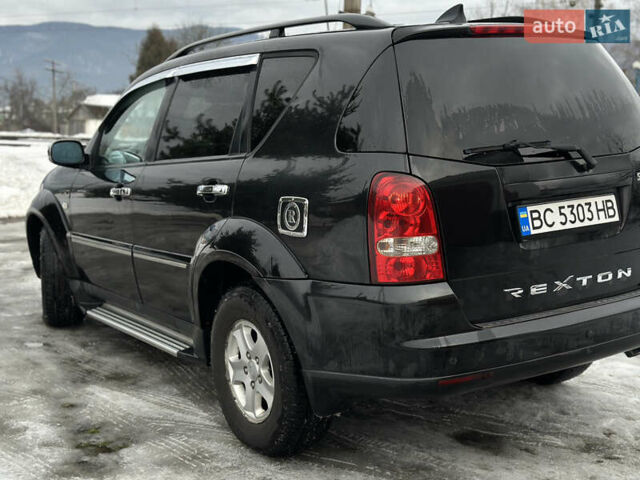 Черный Cанг Йонг Рекстон, объемом двигателя 2.7 л и пробегом 232 тыс. км за 7500 $, фото 6 на Automoto.ua