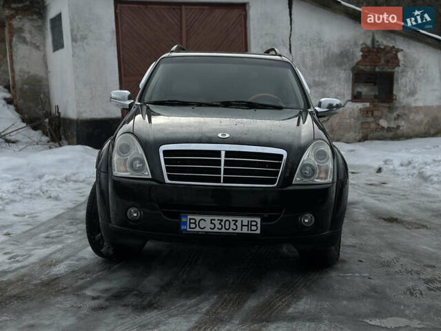 Черный Cанг Йонг Рекстон, объемом двигателя 2.7 л и пробегом 232 тыс. км за 7500 $, фото 2 на Automoto.ua
