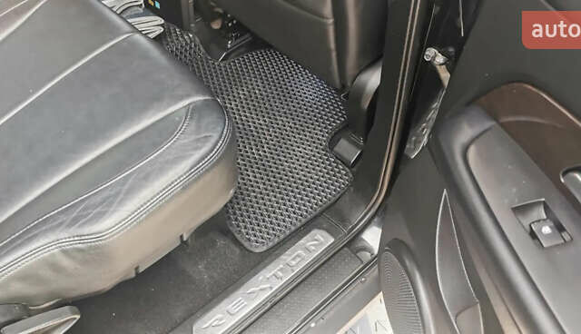 Чорний Cанг Йонг Rexton, об'ємом двигуна 2.7 л та пробігом 211 тис. км за 10700 $, фото 15 на Automoto.ua
