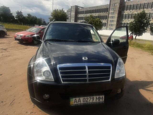 Черный Cанг Йонг Рекстон, объемом двигателя 2.7 л и пробегом 227 тыс. км за 7700 $, фото 2 на Automoto.ua