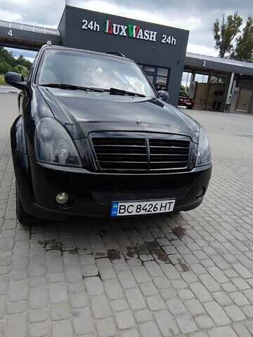 Черный Cанг Йонг Рекстон, объемом двигателя 2.7 л и пробегом 230 тыс. км за 8000 $, фото 2 на Automoto.ua