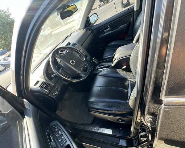 Чорний Cанг Йонг Rexton, об'ємом двигуна 2.7 л та пробігом 250 тис. км за 8500 $, фото 5 на Automoto.ua