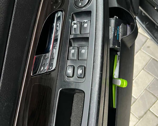 Черный Cанг Йонг Рекстон, объемом двигателя 2.7 л и пробегом 318 тыс. км за 8700 $, фото 10 на Automoto.ua