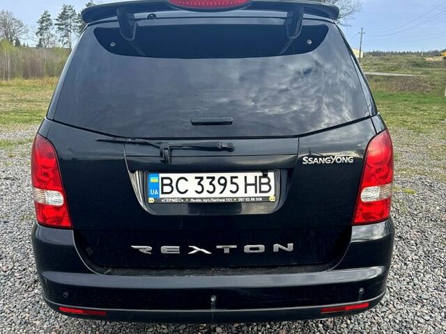 Чорний Cанг Йонг Rexton, об'ємом двигуна 2.7 л та пробігом 215 тис. км за 7200 $, фото 2 на Automoto.ua