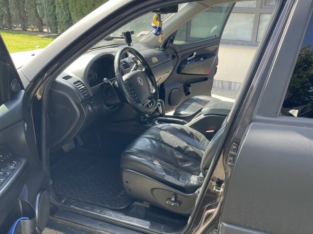 Черный Cанг Йонг Рекстон, объемом двигателя 2.7 л и пробегом 230 тыс. км за 6000 $, фото 1 на Automoto.ua