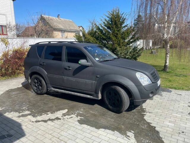 Чорний Cанг Йонг Rexton, об'ємом двигуна 2.7 л та пробігом 220 тис. км за 7500 $, фото 2 на Automoto.ua