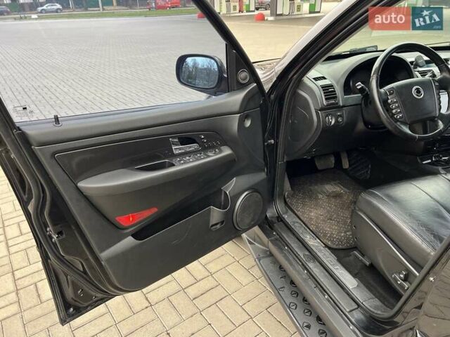 Чорний Cанг Йонг Rexton, об'ємом двигуна 2.7 л та пробігом 229 тис. км за 7500 $, фото 6 на Automoto.ua