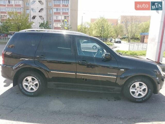 Черный Cанг Йонг Рекстон, объемом двигателя 2.7 л и пробегом 140 тыс. км за 10000 $, фото 9 на Automoto.ua