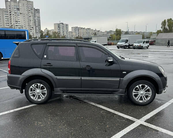 Чорний Cанг Йонг Rexton, об'ємом двигуна 2.7 л та пробігом 298 тис. км за 9800 $, фото 3 на Automoto.ua