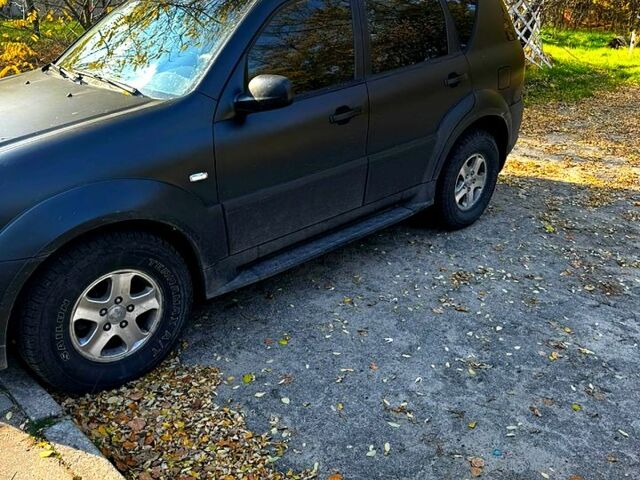 Черный Cанг Йонг Рекстон, объемом двигателя 2.7 л и пробегом 222 тыс. км за 6500 $, фото 2 на Automoto.ua