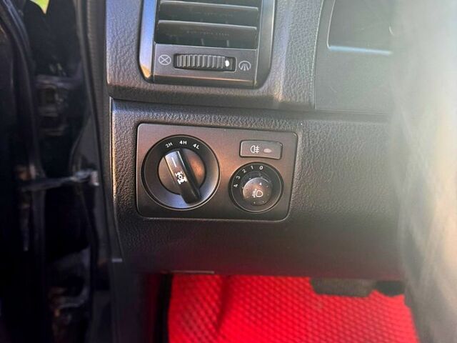 Черный Cанг Йонг Рекстон, объемом двигателя 2.7 л и пробегом 222 тыс. км за 6500 $, фото 3 на Automoto.ua