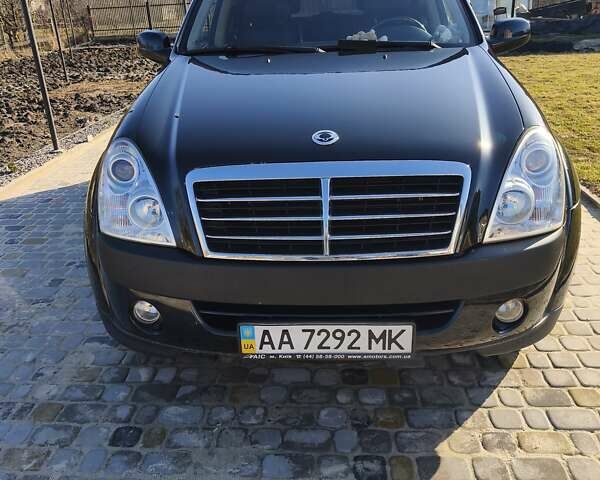 Черный Cанг Йонг Рекстон, объемом двигателя 2.7 л и пробегом 86 тыс. км за 9500 $, фото 2 на Automoto.ua