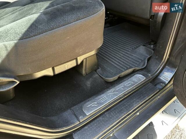 Cанг Йонг Rexton 2010 у Києві на Automoto.ua Чорний Cанг Йонг Rexton, об'ємом двигуна 2.7 л та пробігом 224 тис. км за 8900 $, фото 30 на Automoto.ua