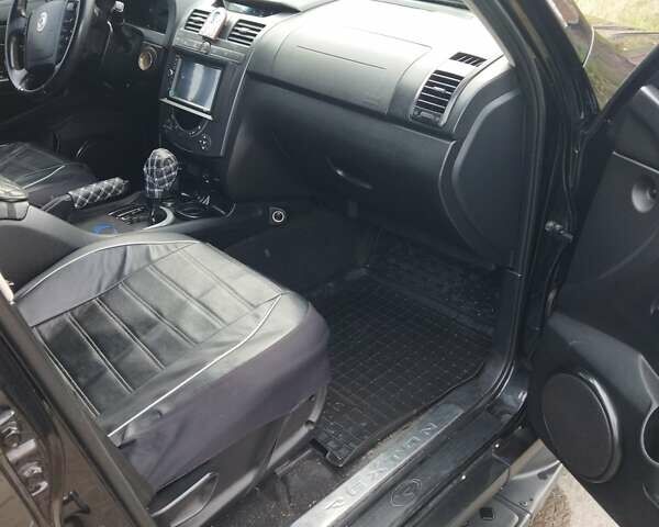 Чорний Cанг Йонг Rexton, об'ємом двигуна 2.7 л та пробігом 195 тис. км за 10000 $, фото 8 на Automoto.ua