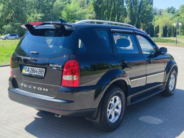 Чорний Cанг Йонг Rexton, об'ємом двигуна 0 л та пробігом 112 тис. км за 10500 $, фото 7 на Automoto.ua