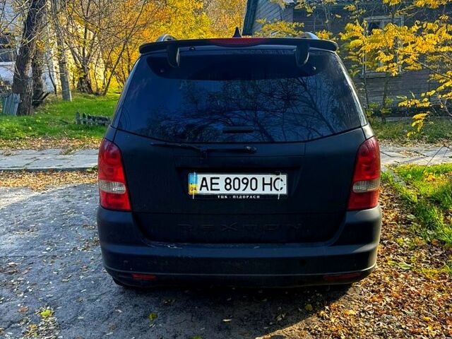 Черный Cанг Йонг Рекстон, объемом двигателя 2.7 л и пробегом 222 тыс. км за 6500 $, фото 1 на Automoto.ua