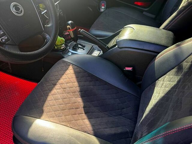 Черный Cанг Йонг Рекстон, объемом двигателя 2.7 л и пробегом 222 тыс. км за 6500 $, фото 7 на Automoto.ua