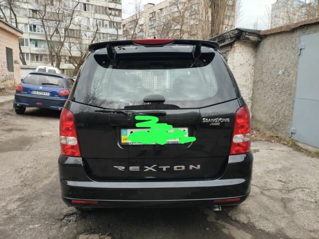 Черный Cанг Йонг Рекстон, объемом двигателя 2.7 л и пробегом 167 тыс. км за 8500 $, фото 1 на Automoto.ua