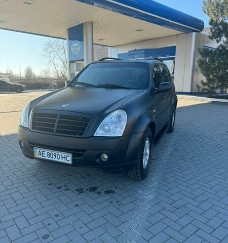 Черный Cанг Йонг Рекстон, объемом двигателя 2.7 л и пробегом 230 тыс. км за 6500 $, фото 1 на Automoto.ua