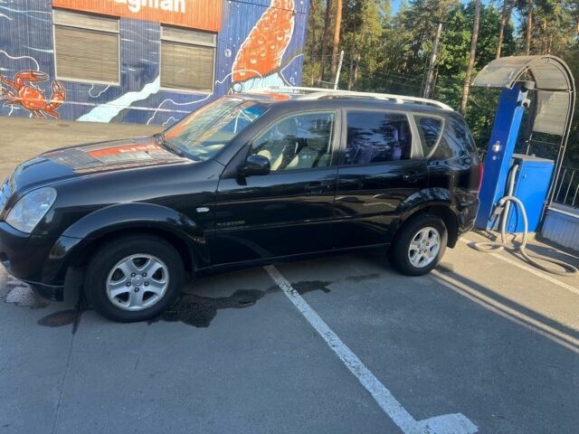 Черный Cанг Йонг Рекстон, объемом двигателя 2.7 л и пробегом 253 тыс. км за 7809 $, фото 1 на Automoto.ua