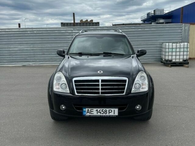 Чорний Cанг Йонг Rexton, об'ємом двигуна 2.7 л та пробігом 158 тис. км за 9500 $, фото 2 на Automoto.ua