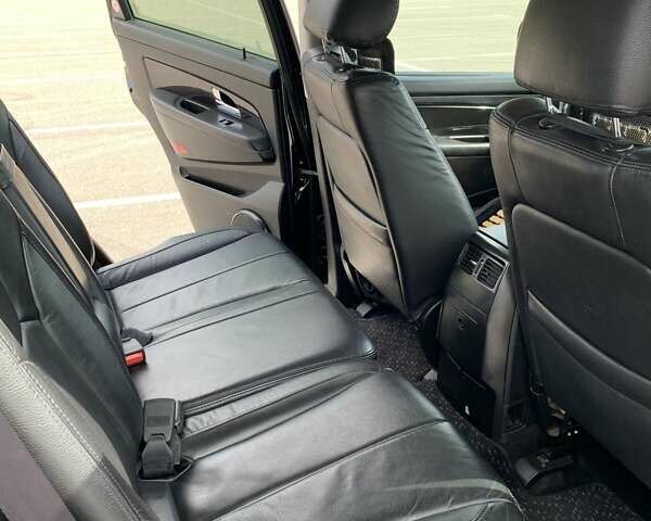 Чорний Cанг Йонг Rexton, об'ємом двигуна 2.7 л та пробігом 200 тис. км за 10500 $, фото 6 на Automoto.ua