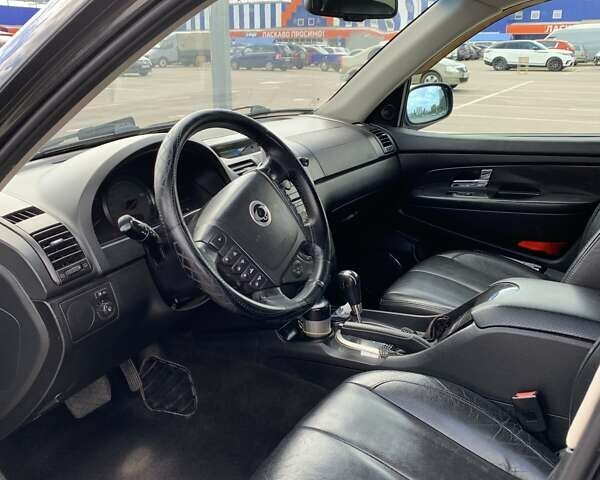 Чорний Cанг Йонг Rexton, об'ємом двигуна 2.7 л та пробігом 200 тис. км за 10500 $, фото 12 на Automoto.ua