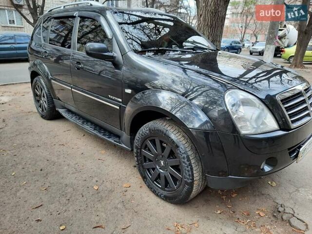 Черный Cанг Йонг Рекстон, объемом двигателя 2.7 л и пробегом 200 тыс. км за 10199 $, фото 3 на Automoto.ua