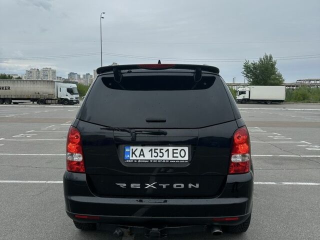 Черный Cанг Йонг Рекстон, объемом двигателя 2.7 л и пробегом 247 тыс. км за 10000 $, фото 6 на Automoto.ua