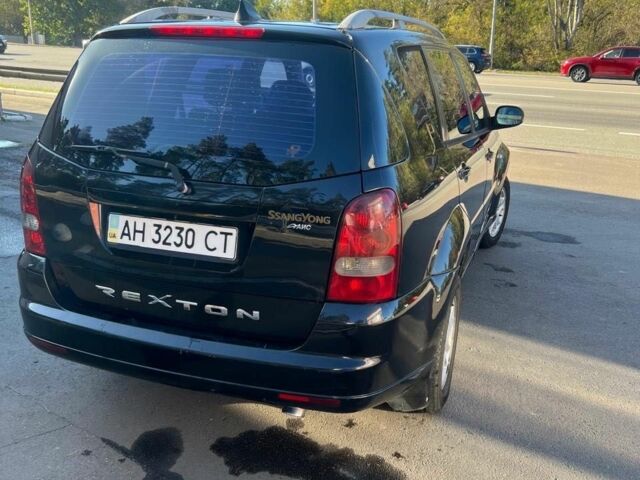 Черный Cанг Йонг Рекстон, объемом двигателя 2.7 л и пробегом 253 тыс. км за 7809 $, фото 2 на Automoto.ua