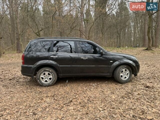 Черный Cанг Йонг Рекстон, объемом двигателя 2.7 л и пробегом 230 тыс. км за 5500 $, фото 12 на Automoto.ua