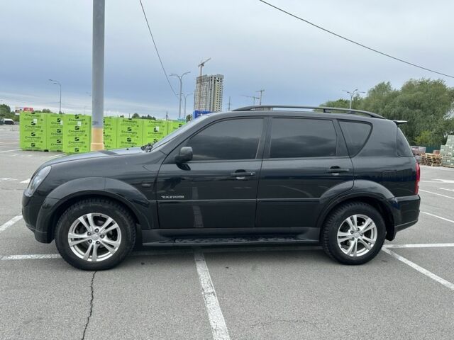 Черный Cанг Йонг Рекстон, объемом двигателя 2.7 л и пробегом 247 тыс. км за 10000 $, фото 4 на Automoto.ua